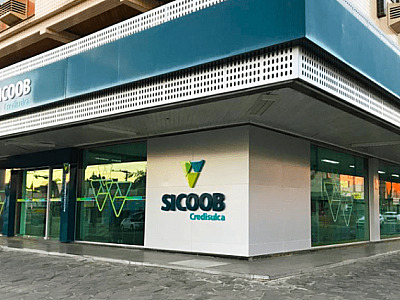 Na contramão dos bancos, cooperativas abrem agências