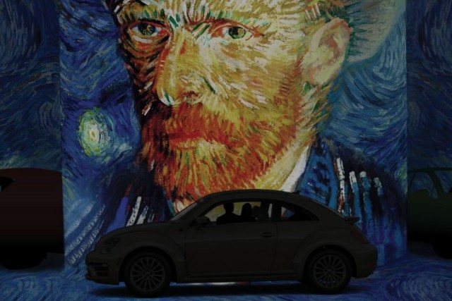 No Canadá, museu ‘drive-in’ permite contemplar obras de Van Gogh sem sair do carro