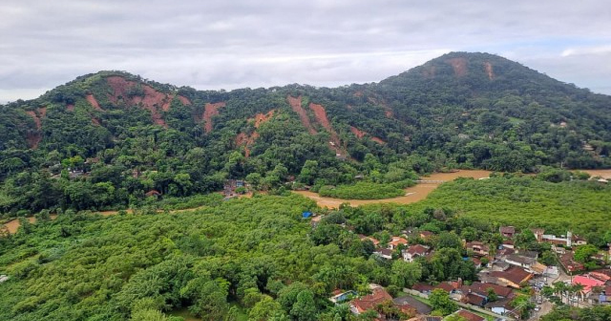 Moradores e comércios do bairro se mobilizam em busca de doações para vítimas das chuvas no litoral