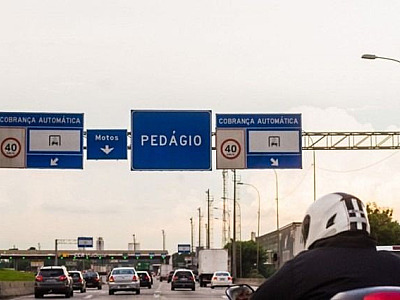 Reforma regulamenta tributação em pedágios e viagens entre estados