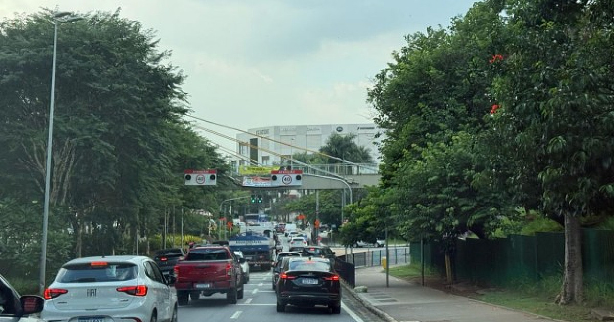 Enel deve finalizar obras de aterramento de fios no bairro até julho deste ano