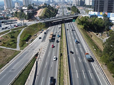 CCR ViaOeste realiza obra de drenagem profunda no trevo do Rotary em Barueri