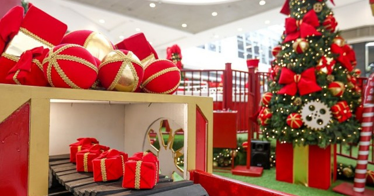 Shopping Tamboré traz decoração natalina com tema "Contos de Natal"