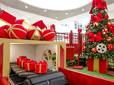 Shopping Tamboré traz decoração natalina com tema "Contos de Natal"