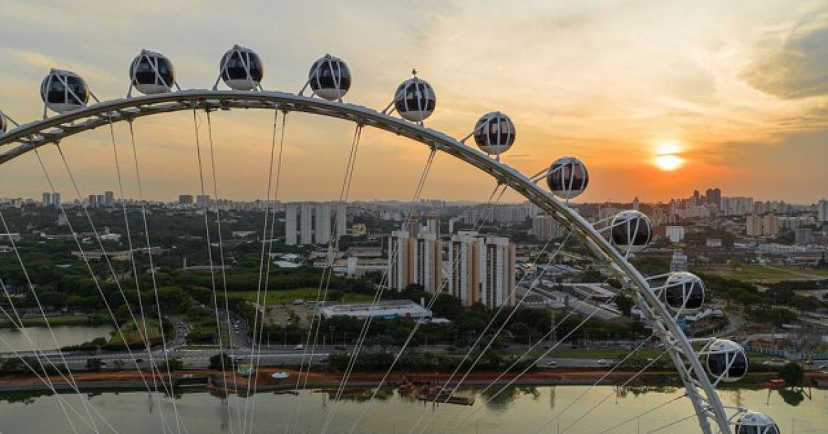 Roda Rico celebra fim de ano com cabineokê, pacotes gastronômicos e show de luzes natalinas