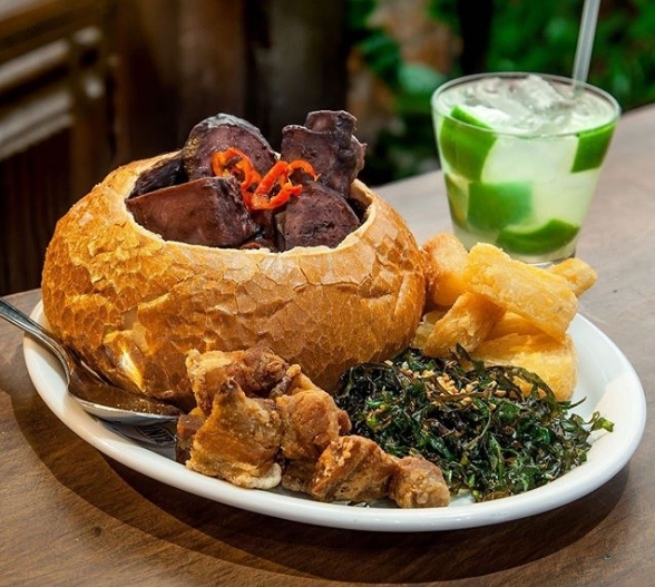 Bar Diniz faz sucesso com feijoada no pão italiano