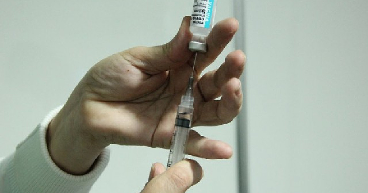 Pessoas a partir de 50 anos começam a ser vacinadas contra a Covid-19 em Barueri