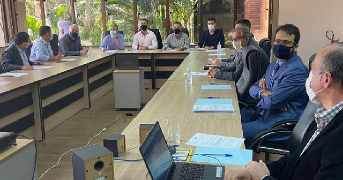 Com saúde ‘sobrecarregada’ prefeitos farão contrato único