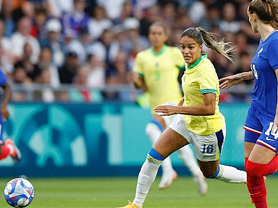 Seleção feminina enfrenta a Espanha por uma vaga na final olímpica nesta terça (6)