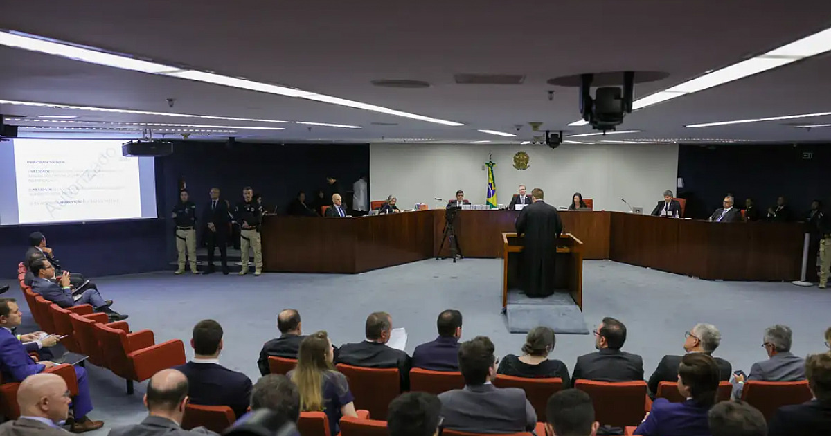 Confira principais defesas feitas no 2º dia do julgamento de Bolsonaro