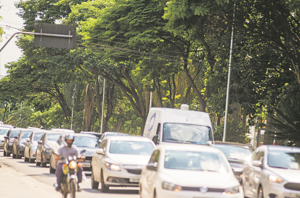 Frota flutuante agrava trânsito na região, diz especialista