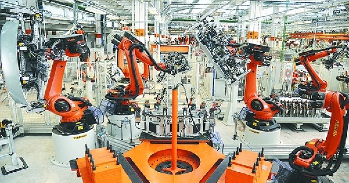 Indústria tem recuperação em empregos, mas queda na região