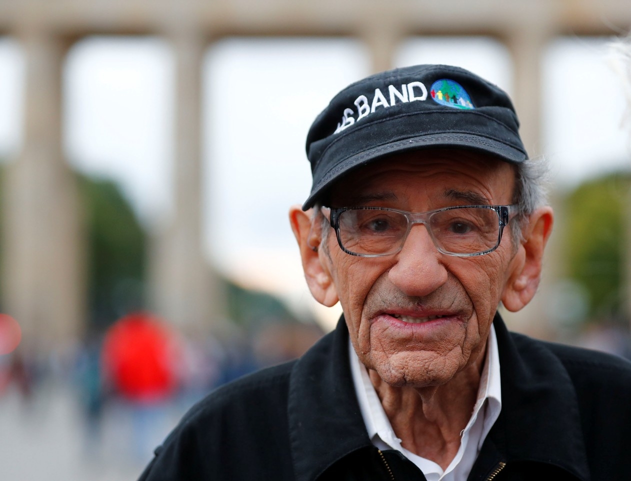 Baterista de 94 anos que sobreviveu ao Holocausto faz show em SP