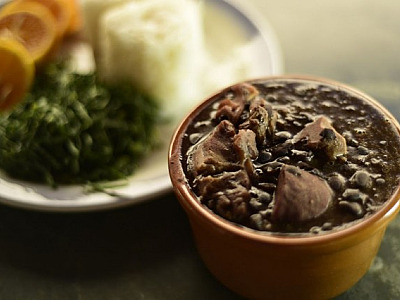 Rainha da Paz promove feijoada solidária no dia 20