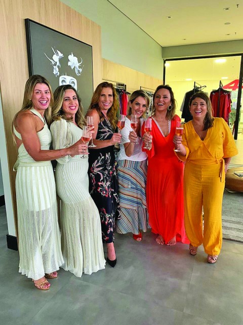 Espaço Ewaá traz petit comité para sessão de fotos