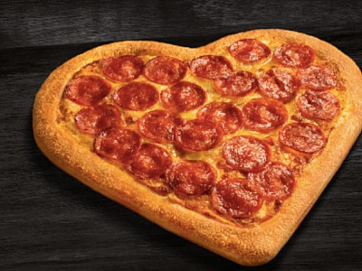 Pizza Hut celebra Dia dos Namorados com pizzas em formato de coração