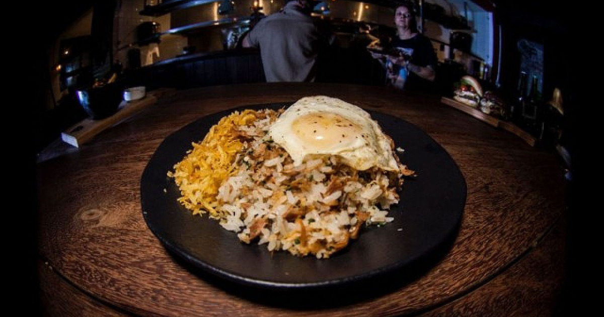 Cão Véio passa a oferecer almoço nos finais de semana