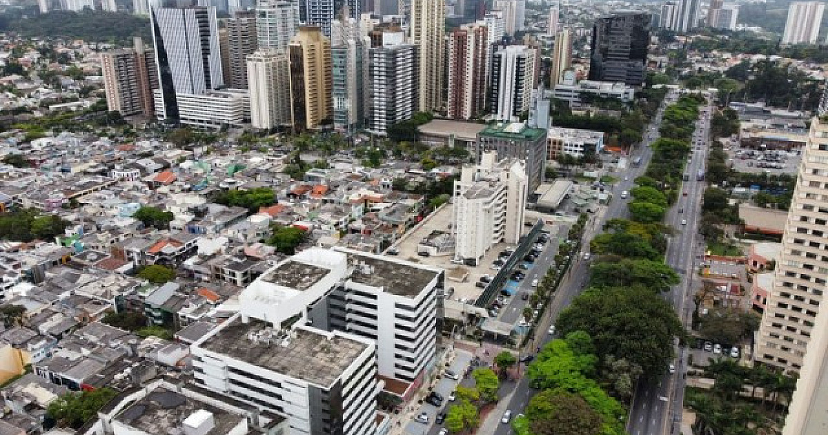 Alphaville: Segue como locomotiva econômica da região