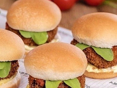 Abbraccio e Aussie apostam em receitas autorais para celebrar Dia do Hambúrguer
