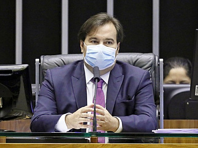 Maia e Alcolumbre discutem novo texto de projeto contra fake news