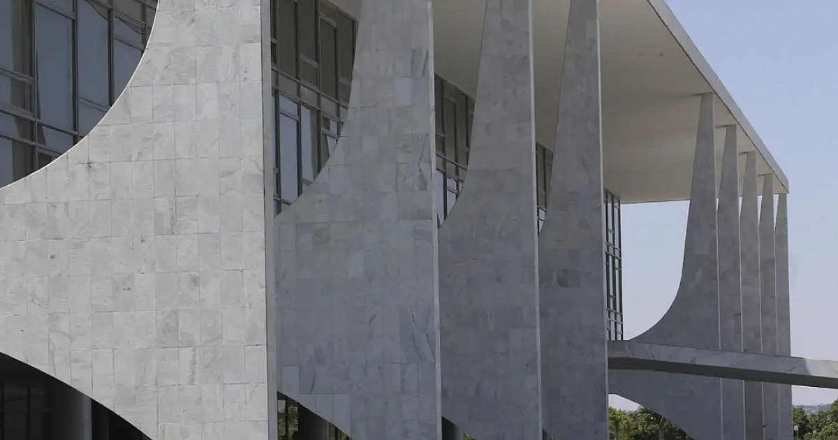 Governo sanciona proibição do uso de linguagem neutra em órgão público