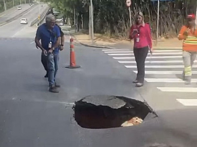Alameda Tocantins é parcialmente interditada por conta de um buraco na via