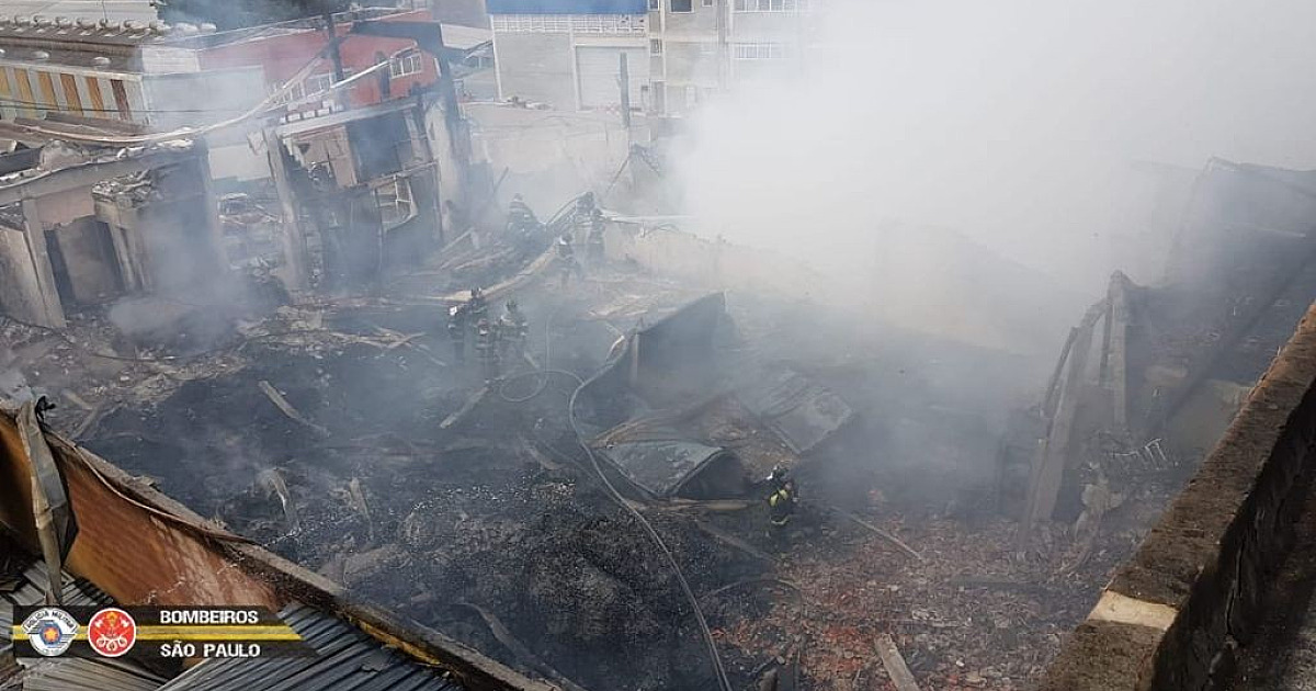 Corpo de Bombeiros localiza quatro corpos carbonizados em incêndio no Jardim Califórnia