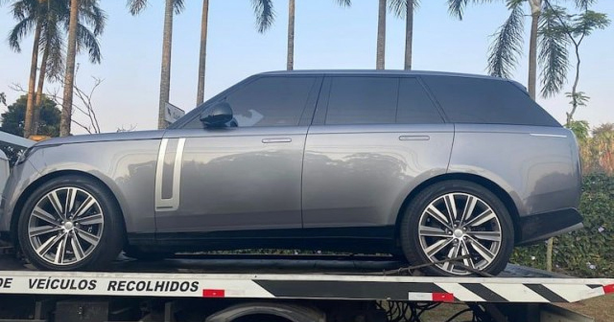 Polícia apreende carro de luxo de influenciadora Deolane Bezerra em Alphaville em operação