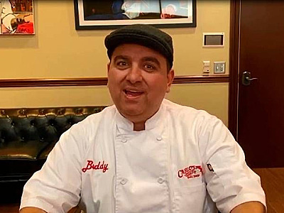 Com unidade no Tamboré, Carlo’s Bakery presenteia Butantan com bolo decorado com seringa