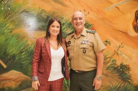 “Deus te proteja da irresponsabilidade do presidente”, diz Bruna ao General Luiz