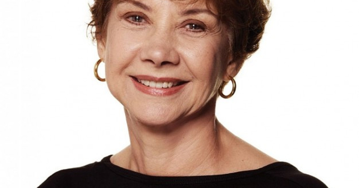 Atriz Ana Rosa se apresenta em Barueri com a peça "Violetas na Janela"