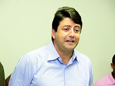 Elvis adota cautela ao falar da pré-candidatura de Marmo Cezar