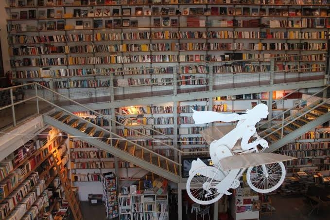 Conheça as 5 livrarias mais inusitadas do mundo