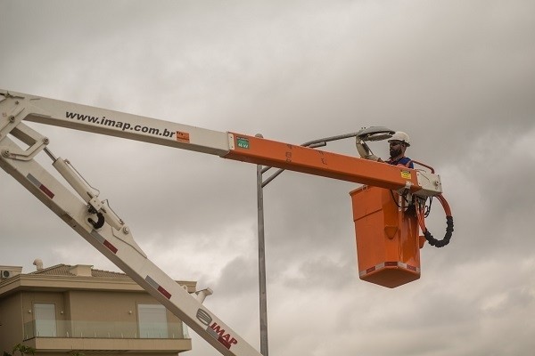 Vias da região do Tamboré recebem iluminação de LED