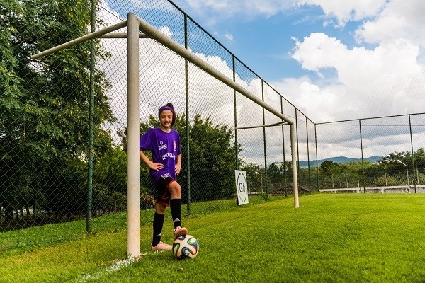 Jovem de Alphaville é promessa no futebol feminino