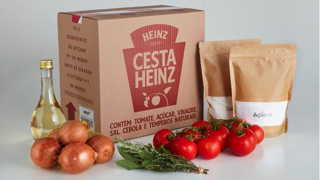 Heinz transforma ingredientes de seu Ketchup em cestas de doação