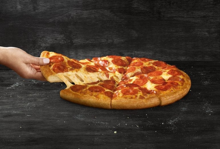 Pizza Hut oferece pizza grande com 50% de desconto na Black Week
