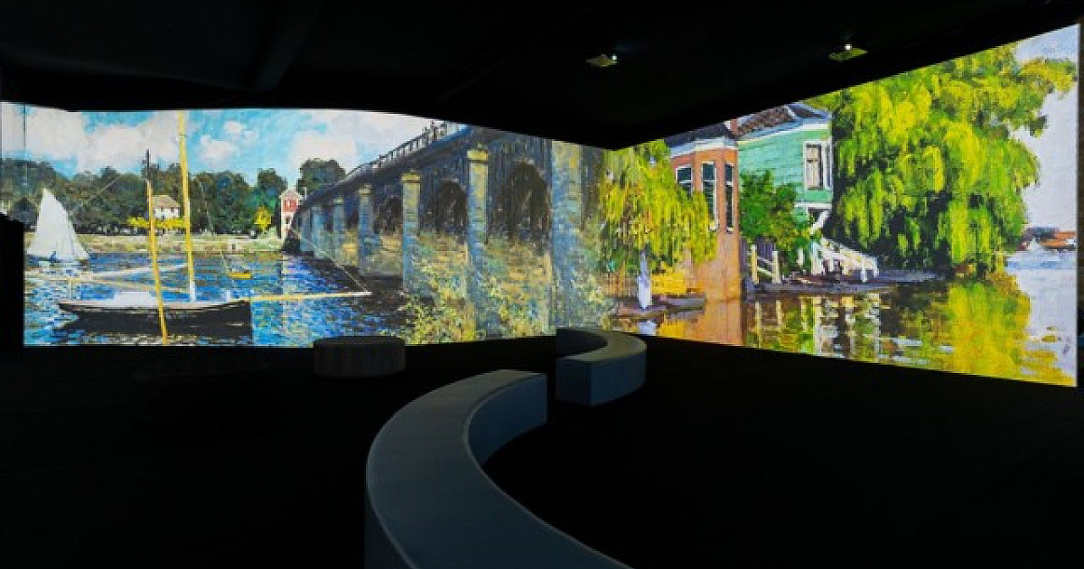 Exposição Monet Le Revê recebe aula corporal com renomada professora de Yoga