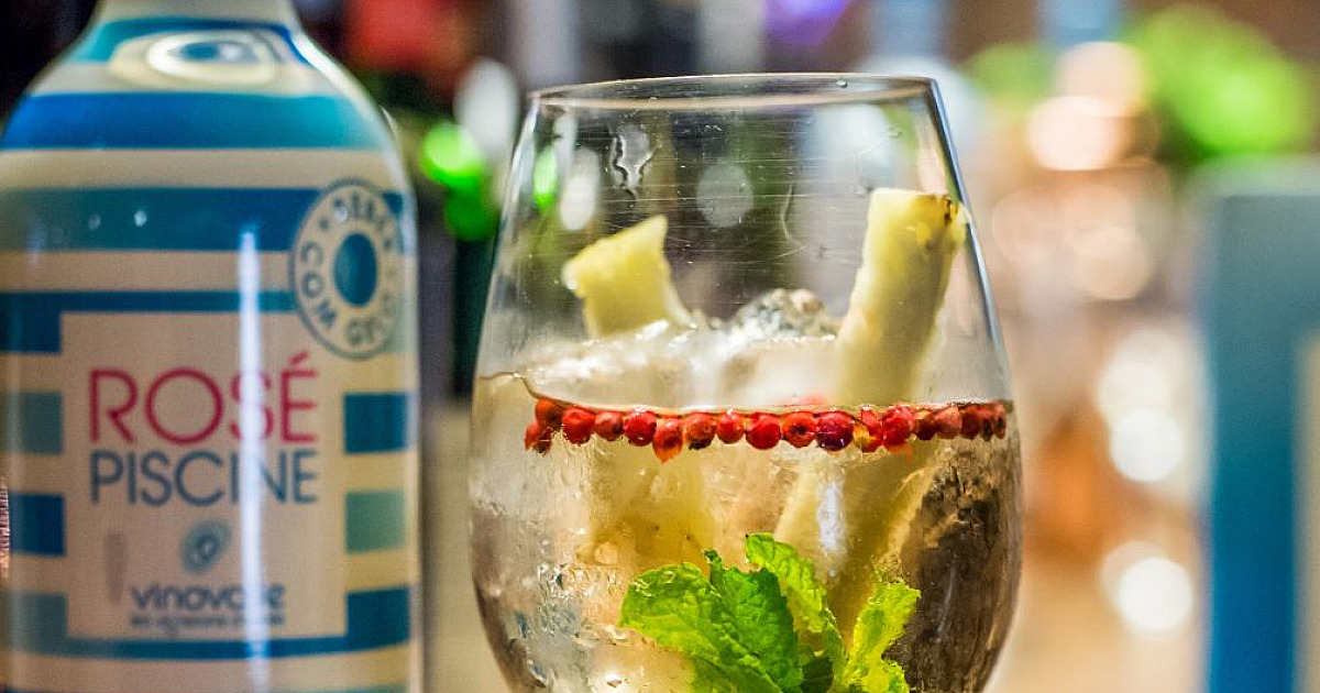 3 drinks com vinho para fazer a folia em casa