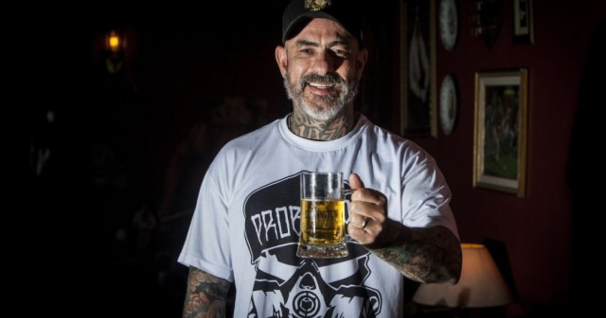 Cão Véio Alphaville celebra aniversário do Chef Henrique Fogaça com double cervejas