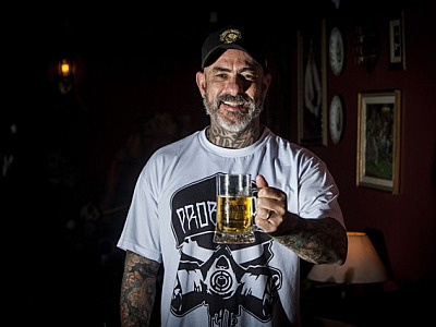Cão Véio Alphaville celebra aniversário do Chef Henrique Fogaça com double cervejas