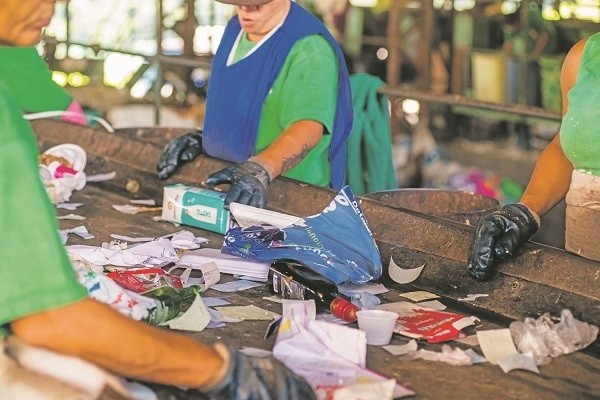 Por ano, cidades fazem a coleta de 1.700 toneladas de lixo plástico