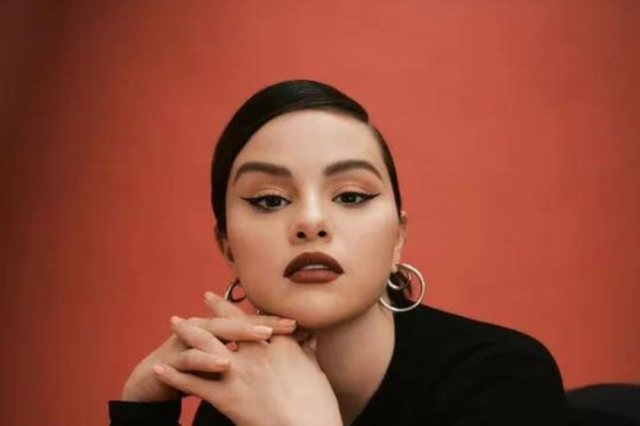 Marca de cosméticos de Selena Gomez chega ao Brasil