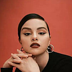 Marca de cosméticos de Selena Gomez chega ao Brasil