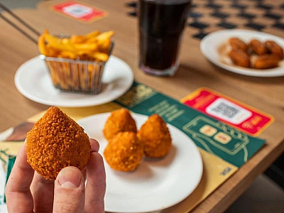 Ragazzo oferece 6 coxinhas por R$ 0,99 na Black Friday