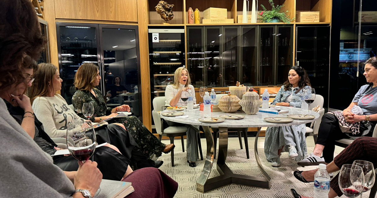 Sócias criam clube de leitura em Alphaville que vai além da literatura