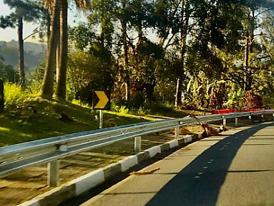 Em Alphaville, Avenida Yojiro Takaoka recebe grade de proteção