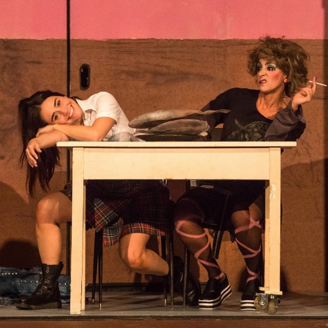 Alessandra Negrini protagoniza peça com estética de HQ