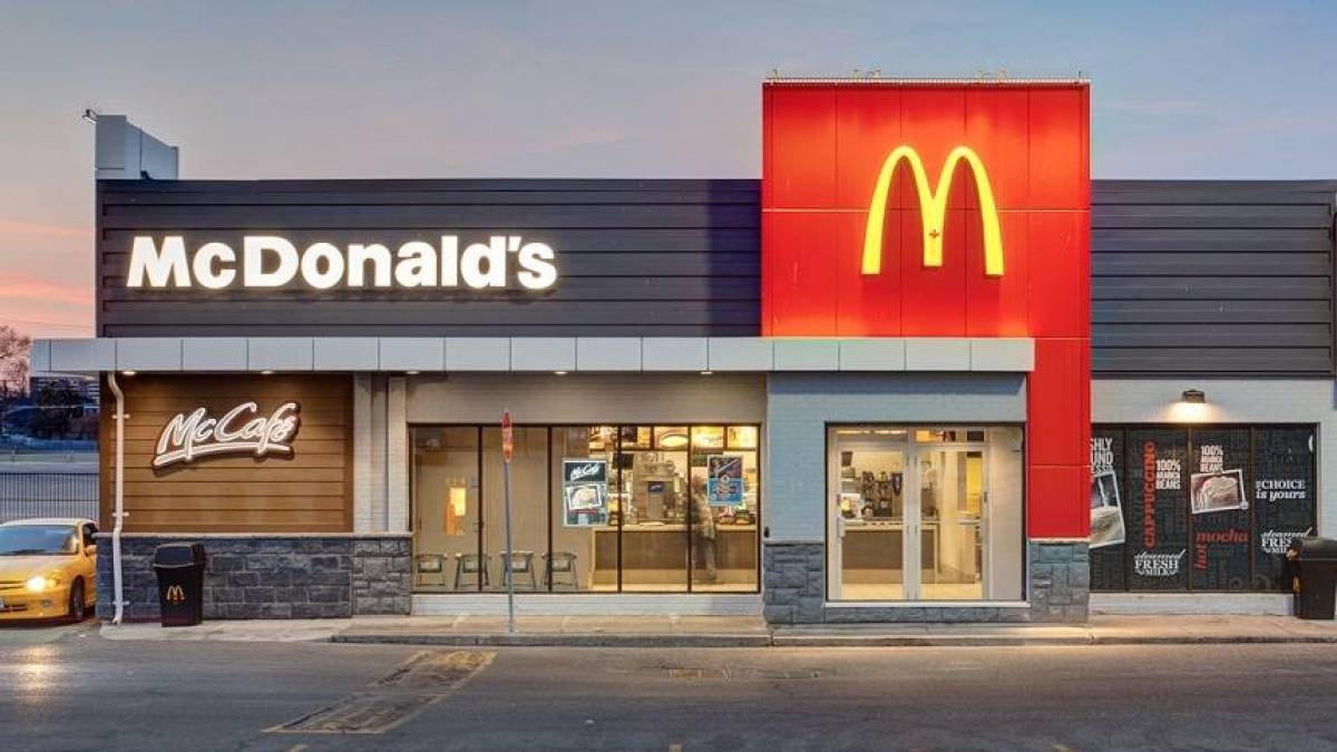 McDonald’s vai operar exclusivamente por delivery e drive-thru