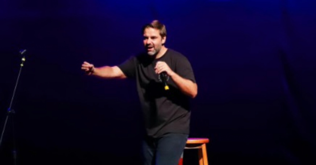 Fábio Rabin leva seu show “Ladeira Abaixo” a Barueri